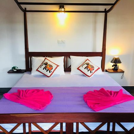 Sanjula Apartments Hikkaduwa Esterno foto