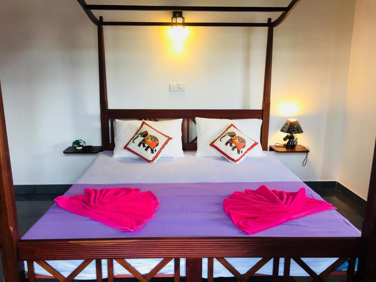 Sanjula Apartments Hikkaduwa Esterno foto