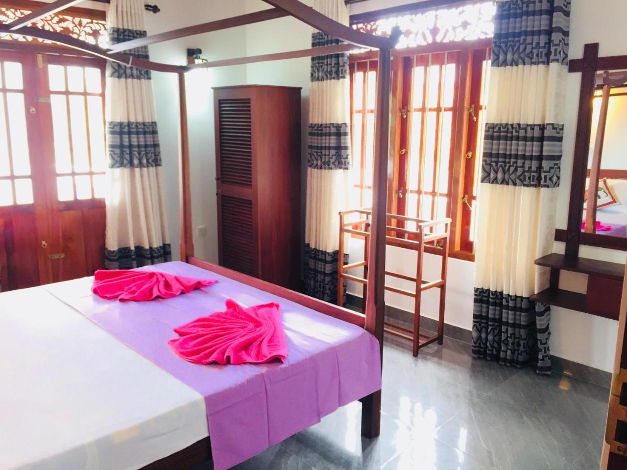 Sanjula Apartments Hikkaduwa Esterno foto