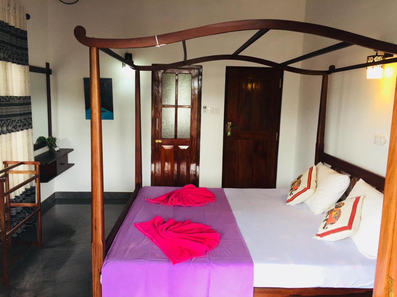 Sanjula Apartments Hikkaduwa Esterno foto
