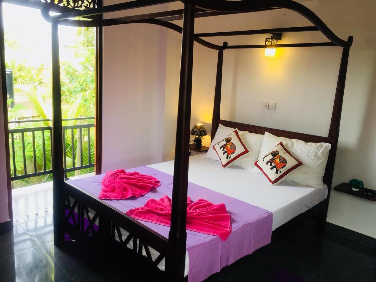 Sanjula Apartments Hikkaduwa Esterno foto