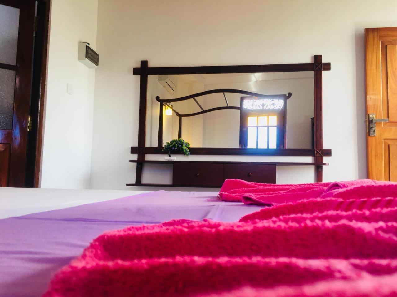 Sanjula Apartments Hikkaduwa Esterno foto