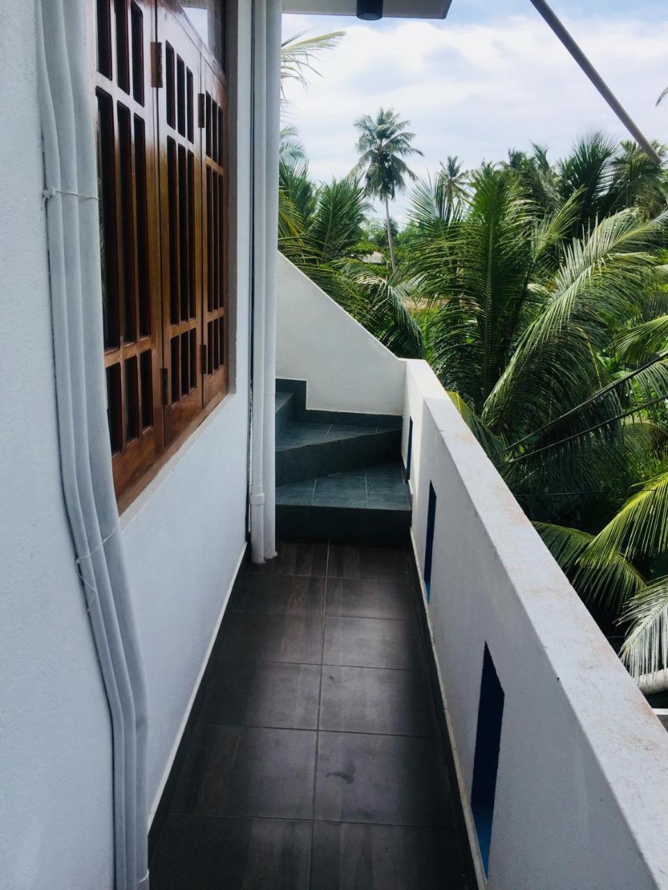Sanjula Apartments Hikkaduwa Esterno foto