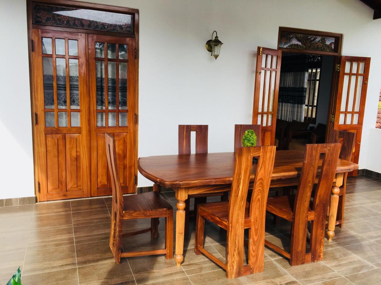 Sanjula Apartments Hikkaduwa Esterno foto
