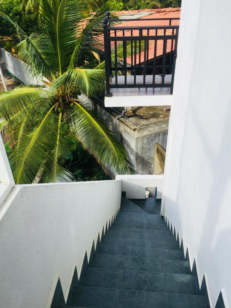 Sanjula Apartments Hikkaduwa Esterno foto