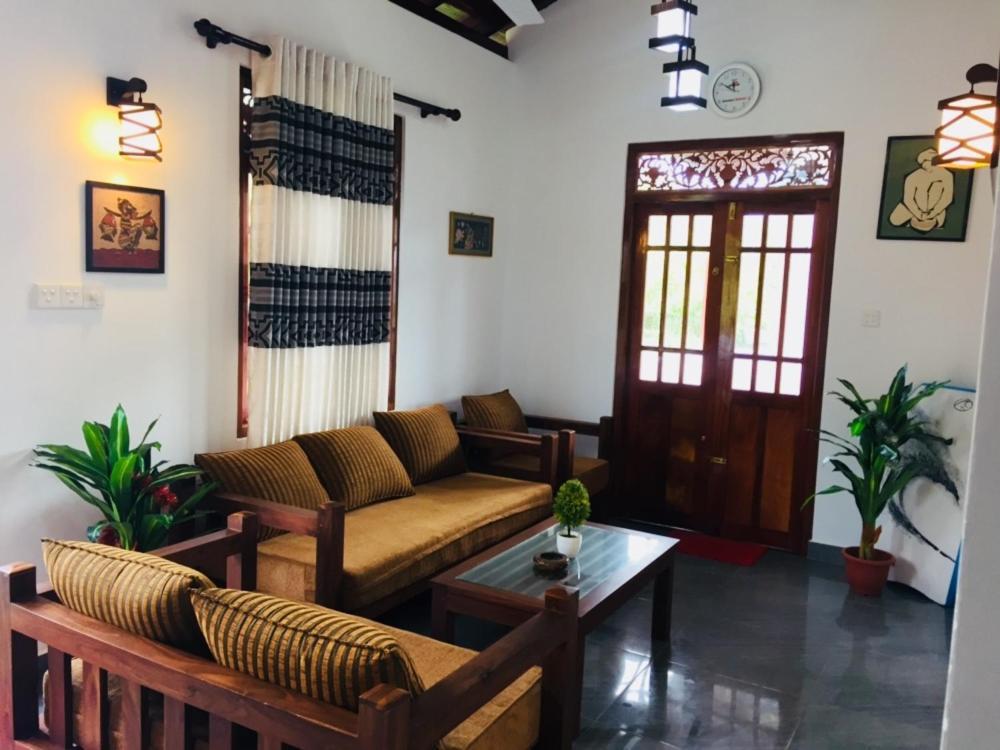 Sanjula Apartments Hikkaduwa Esterno foto