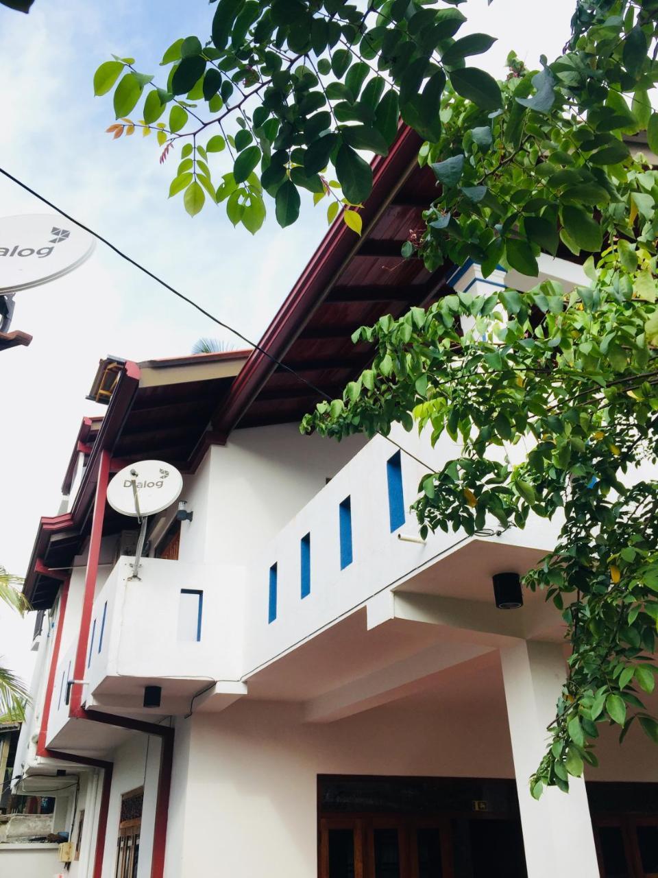 Sanjula Apartments Hikkaduwa Esterno foto