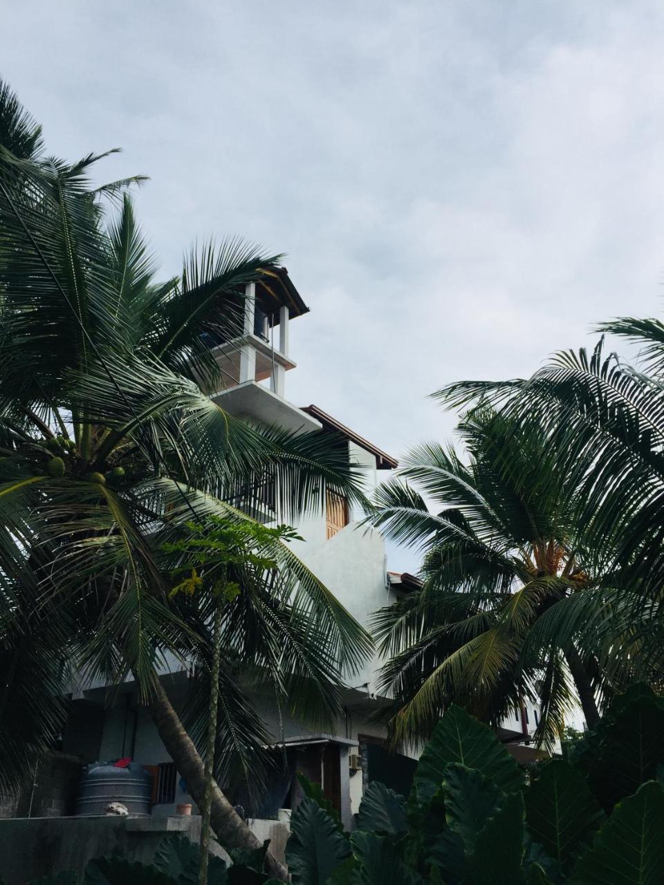 Sanjula Apartments Hikkaduwa Esterno foto