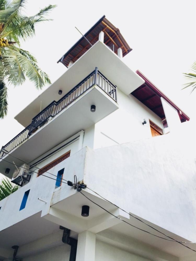 Sanjula Apartments Hikkaduwa Esterno foto